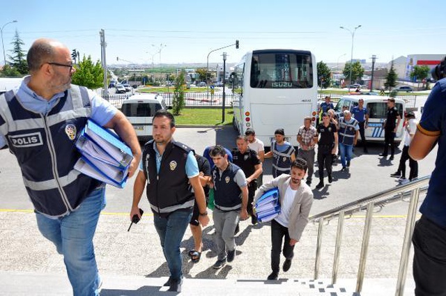 5 yıldızlı otelin havuzuna eskort operasyonu! Cinsel ilişkiye vaadiyle 3 milyon liralık vurgun yapmışlar 5 yıldızlı otelin havuzuna eskort operasyonu! Cinsel ilişkiye vaadiyle 3 milyon liralık vurgun yapmışlar