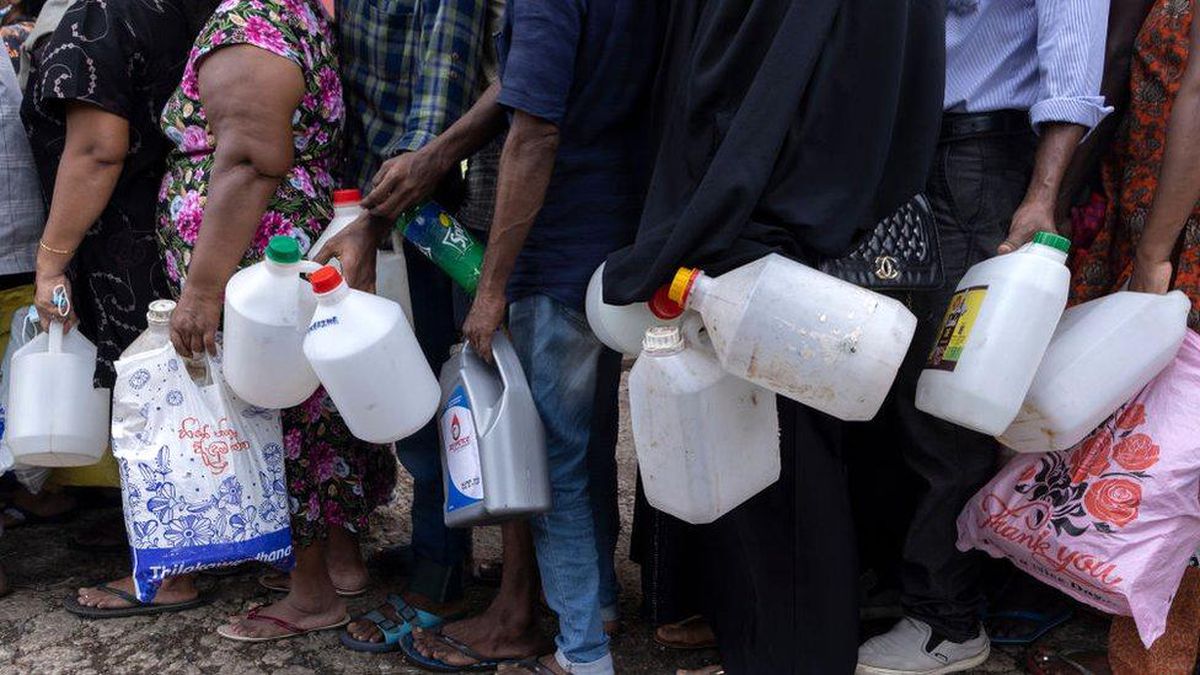 Sri Lanka\'da ekonomik kriz: \'Bebeklerime süt alacak param yok\'
