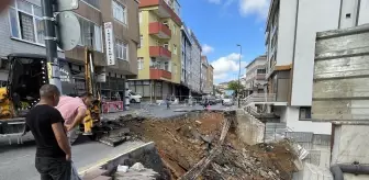 Üsküdar'da istinat duvarı çöktü, 3 bina tahliye edildi