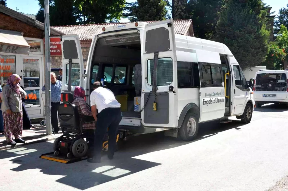 Bozüyük Belediyesi\'nden Engelliler Derneği üyelerine ulaşım desteği