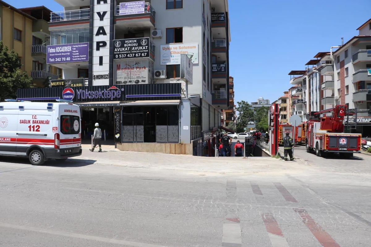 Denizli\'de yangın sırasında iş merkezinin penceresinden atlayan avukat yaralandı