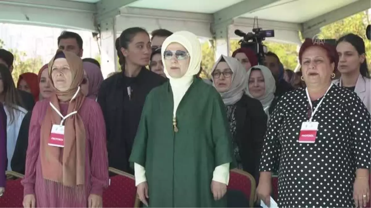 Emine Erdoğan: "Tüm vatandaşlarımızı, bir çocuğumuzun elinden tutmaya davet ediyorum"