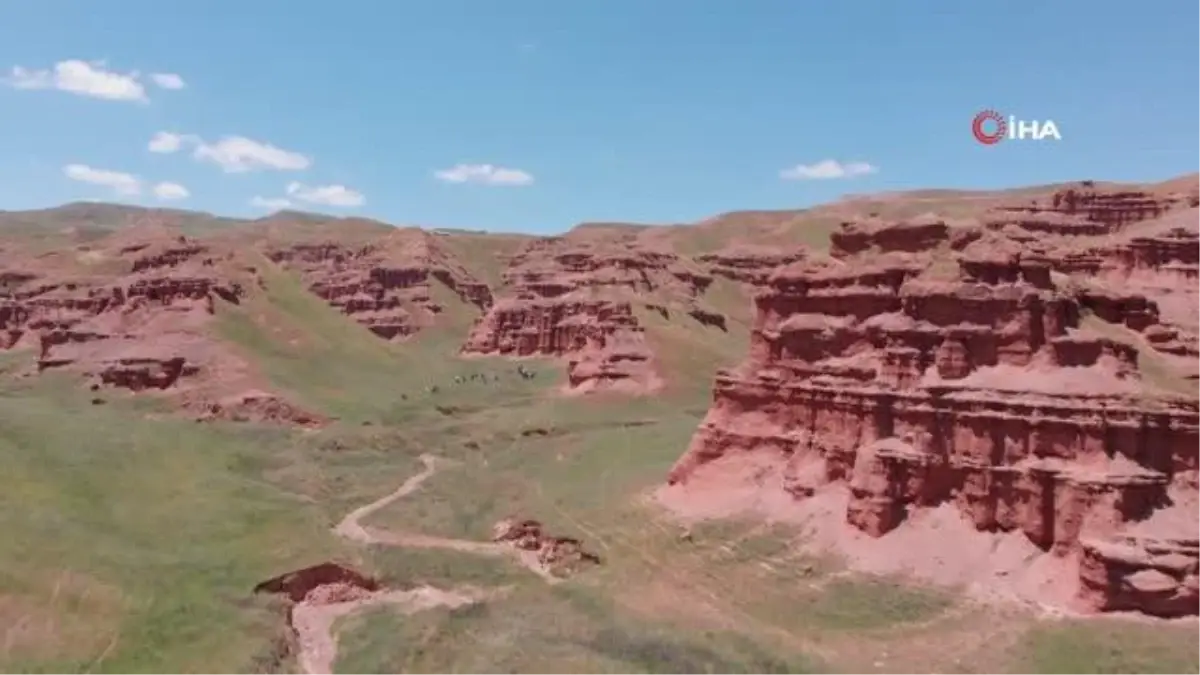 Erzurum Valisi offroad aracının direksiyonuna geçti, Kırmızı Periler Diyarı\'nda tur attı