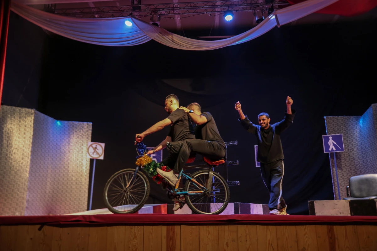 Gazze Şeridi\'nde engellilerin sıkıntılarına ışık tutan iki tiyatro oyunu sergilendi