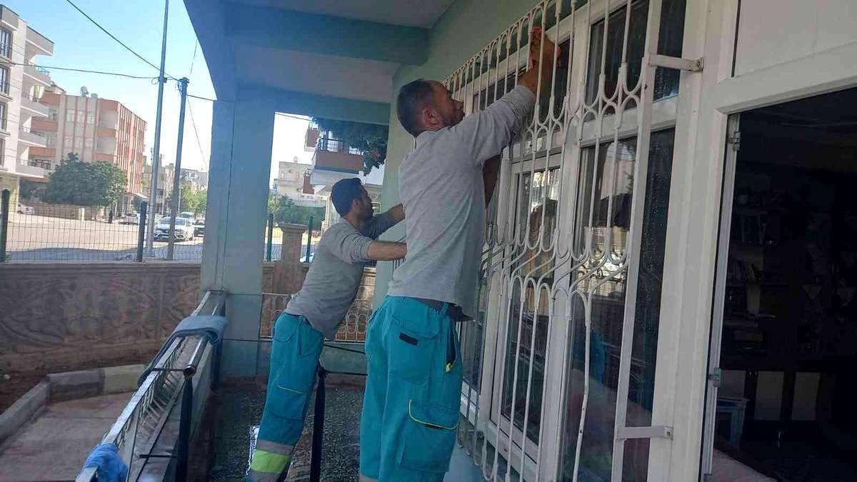 Hasta, yaşlı ve kimsesizlerin evleri temizleniyor