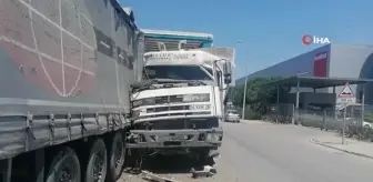 Hurdaya dönen tırdan burnu bile kanamadan kurtuldu