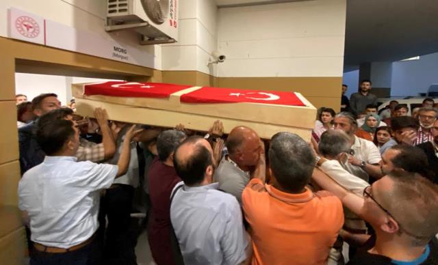 Konya'daki silahlı saldırıda hayatını kaybeden doktor Ekrem Karakaya'nın cenazesi memleketine uğurlandı