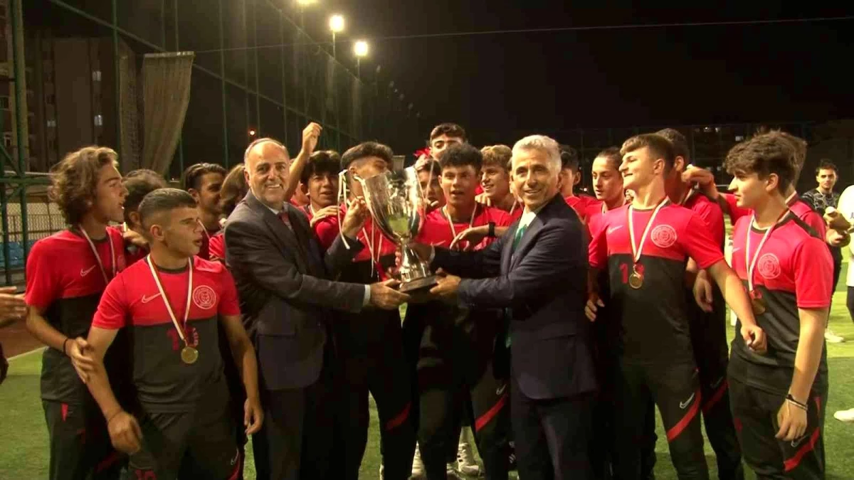 Kurtköy U16 Futbol Takımı Türkiye şampiyonu oldu