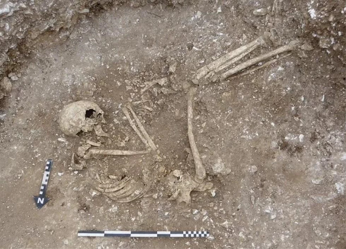 2000 yıl önce ölen insanların mezardaki halleri ortaya çıktı: Adaklarıyla ve eşyalarıyla beraber çömelmiş pozisyonda bulundular