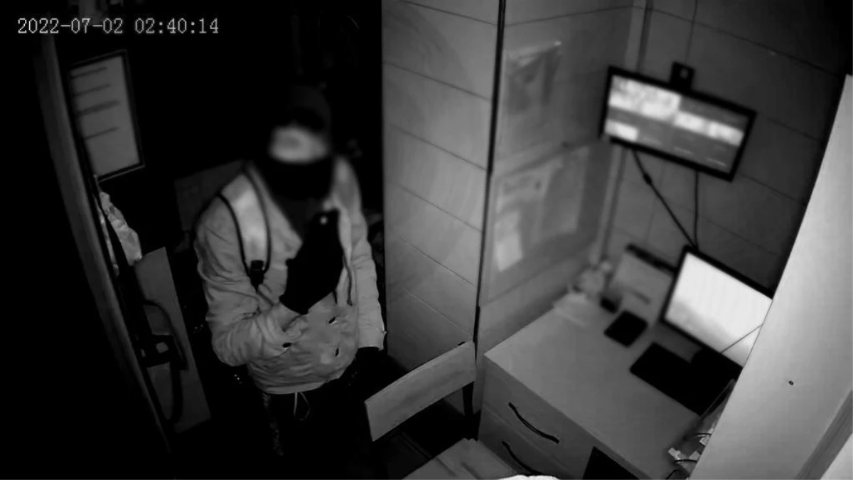 Son dakika haberi... Sakarya'da restorandan para ve elektronik eşya çalan 2 zanlı tutuklandı