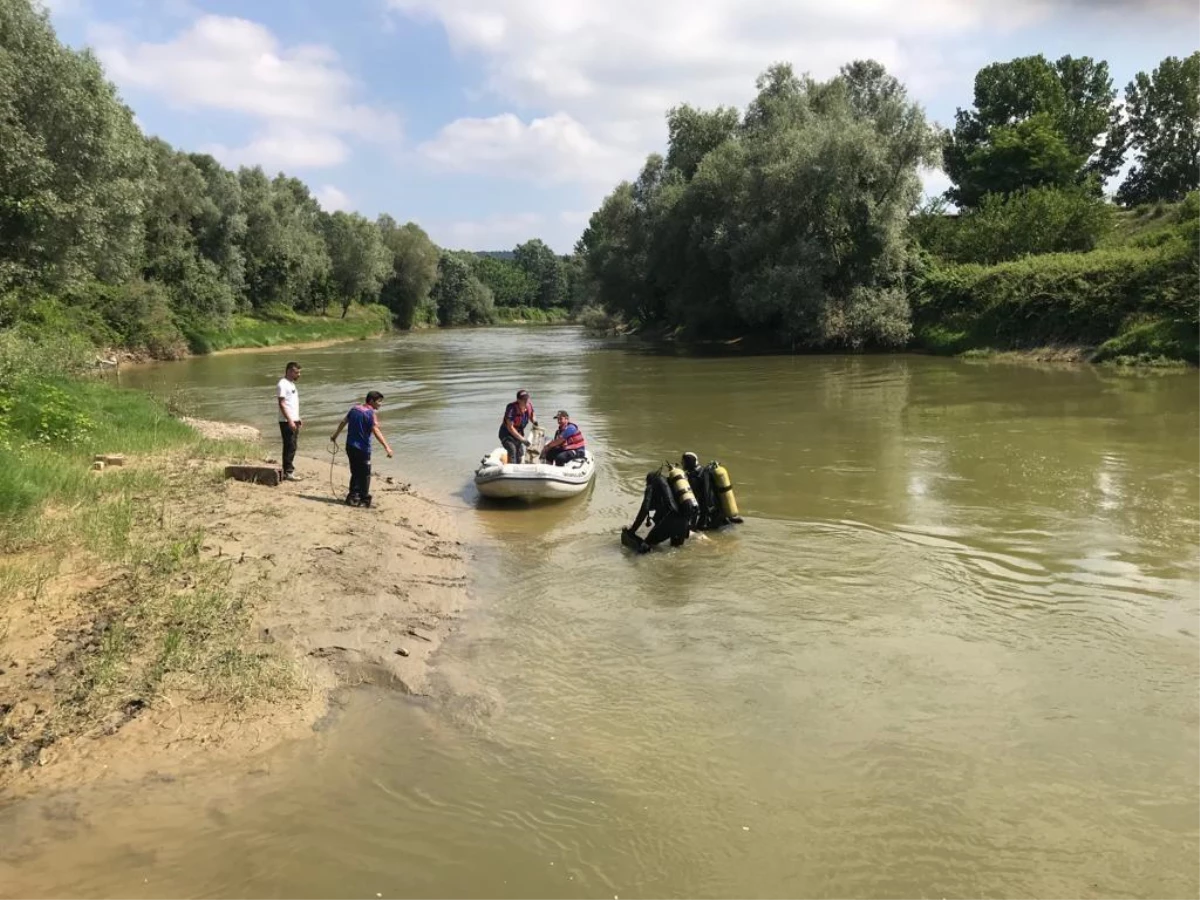 Sakarya Nehri\'nde akıntıya kapılan çocuğun cansız bedeni bulundu