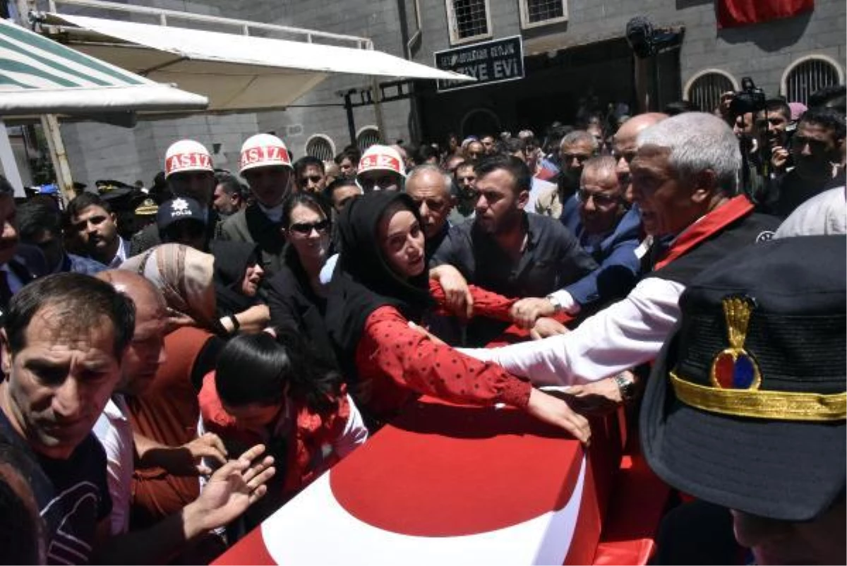 ŞANLIURFA - Şehit Piyade Er Yusuf Gürler son yolculuğuna uğurlandı