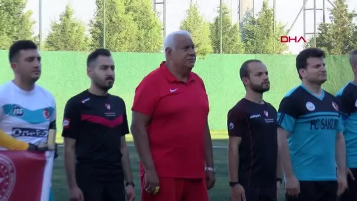 SPOR Sağlık çalışanları, futbol turnuvasında kıyasıya mücadele etti