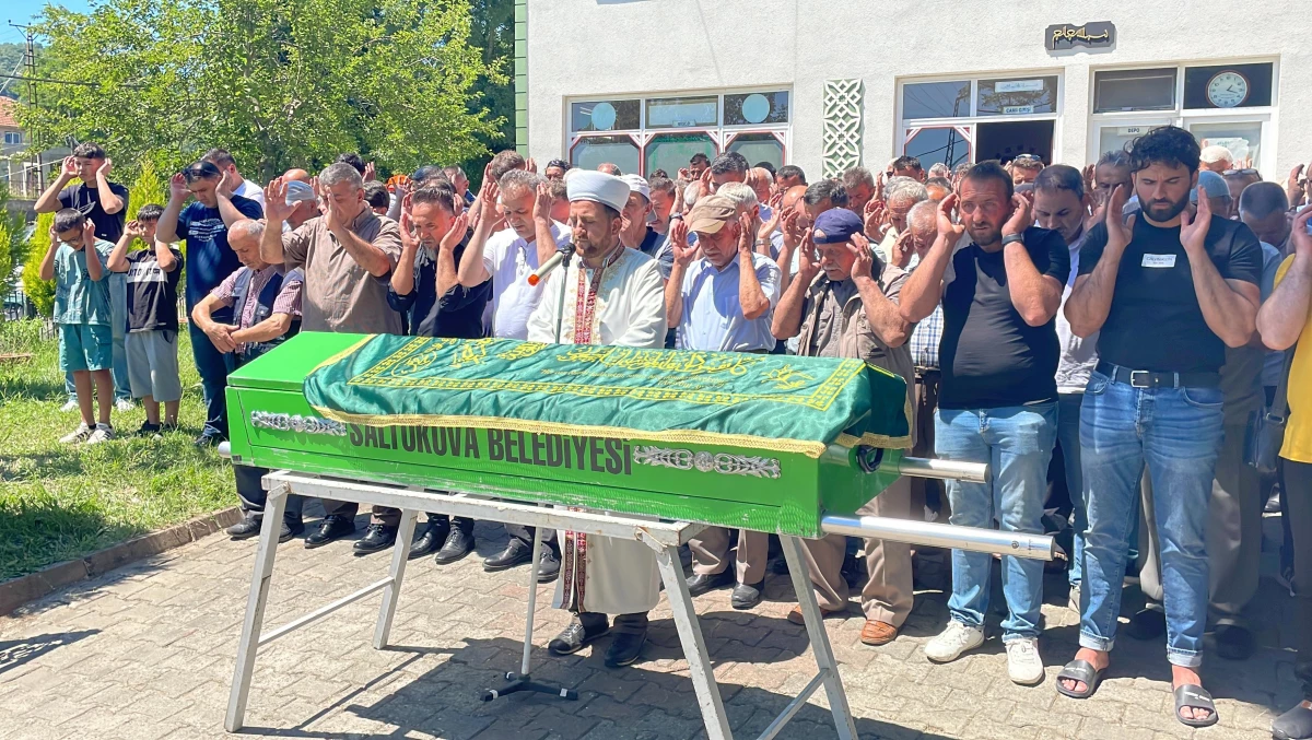 Son dakika haberi... Zonguldak\'ta evinde ölü bulunan yaşlı adam toprağa verildi