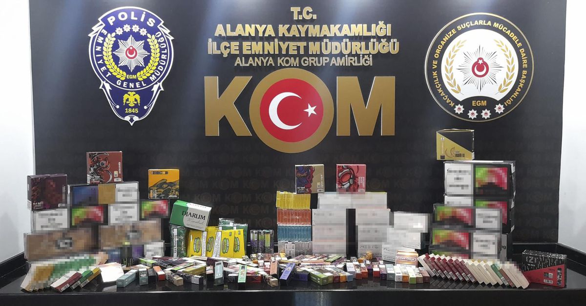 Antalya\'da tütün mamulleri ve makaron kaçakçılığı operasyonu