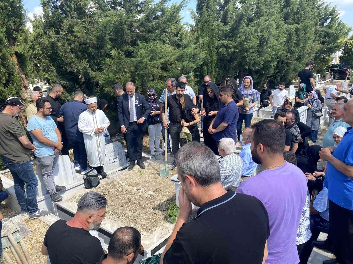 Avukat Servet Bakırtaş\'ın cenazesi toprağa verildi
