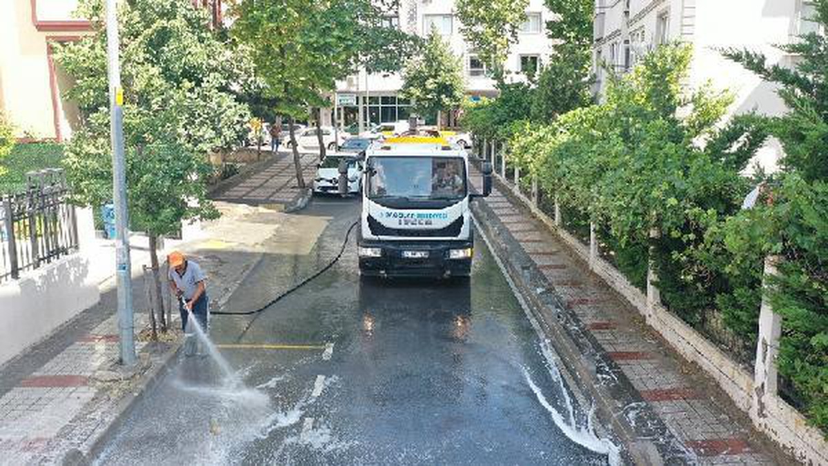 Bağcılar\'da bayram öncesi ibadethane ve caddelerde temizlik yapıldı
