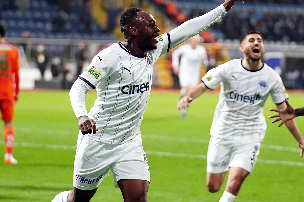 Beşiktaş, Muleka ile 5 yıllık sözleşme imzaladı