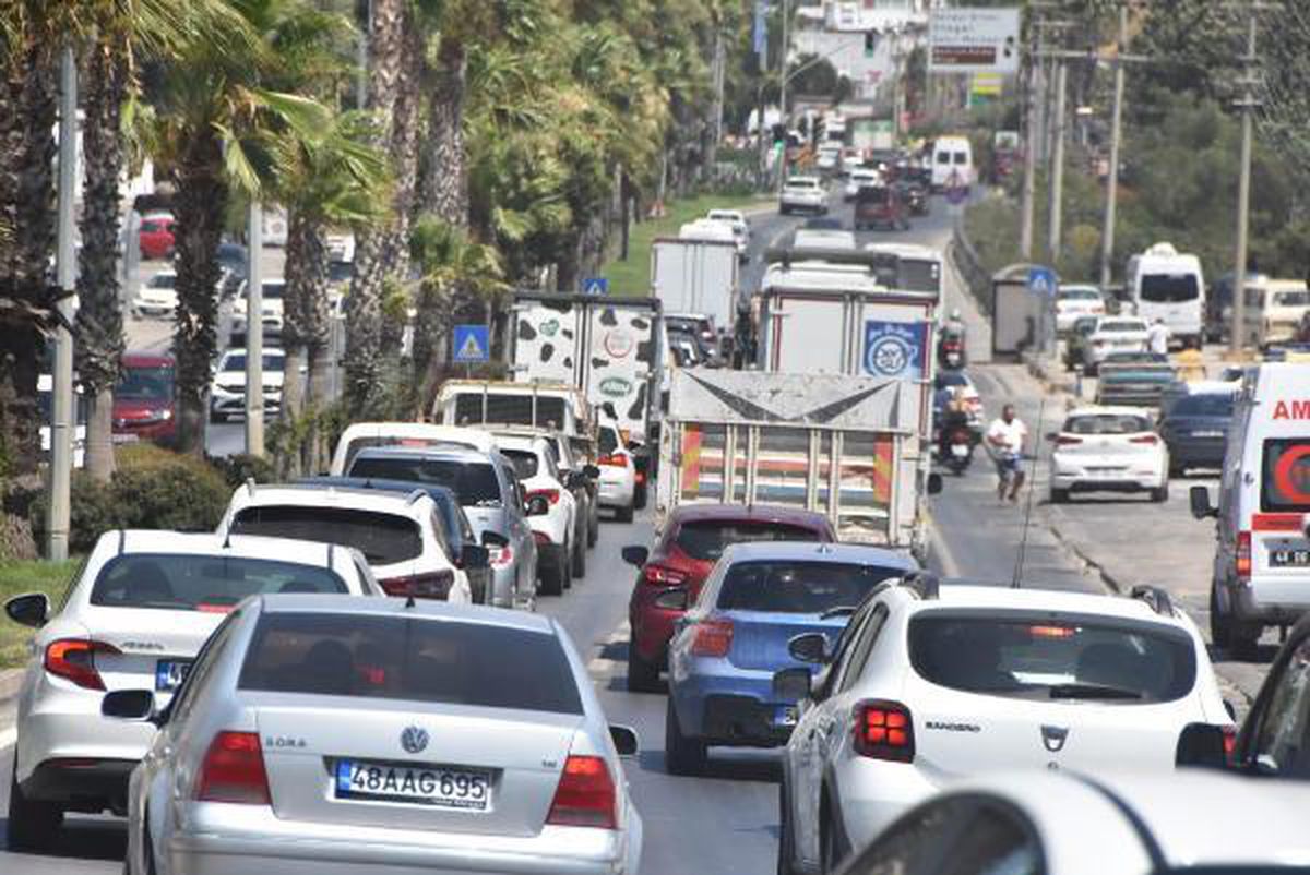 Bodrum\'da bayram öncesi trafik durma noktasında