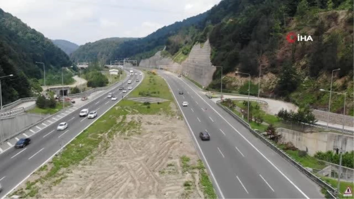 Bolu Dağı\'nda tatilcilerin trafik yoğunluğu havadan görüntülendi