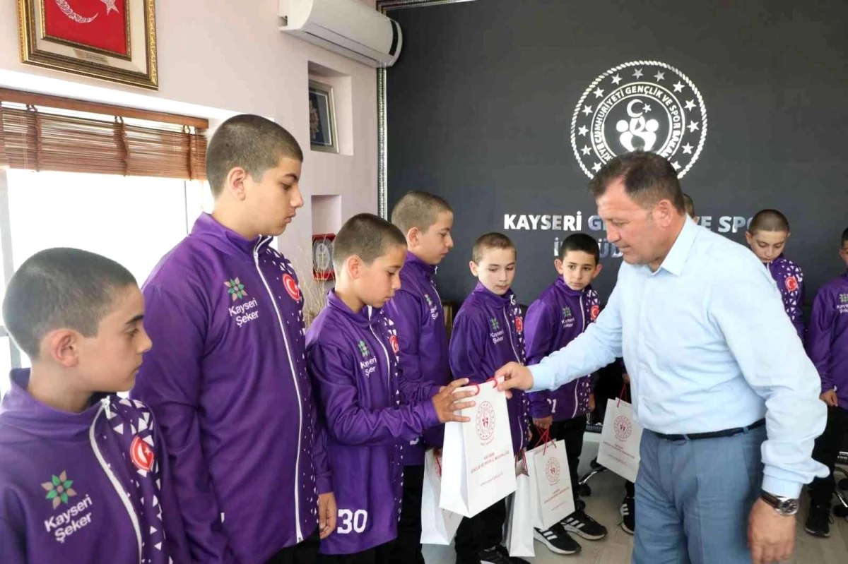 Bünyanlı Basketbolculardan Ali İhsan Kabakcı\'ya ziyaret
