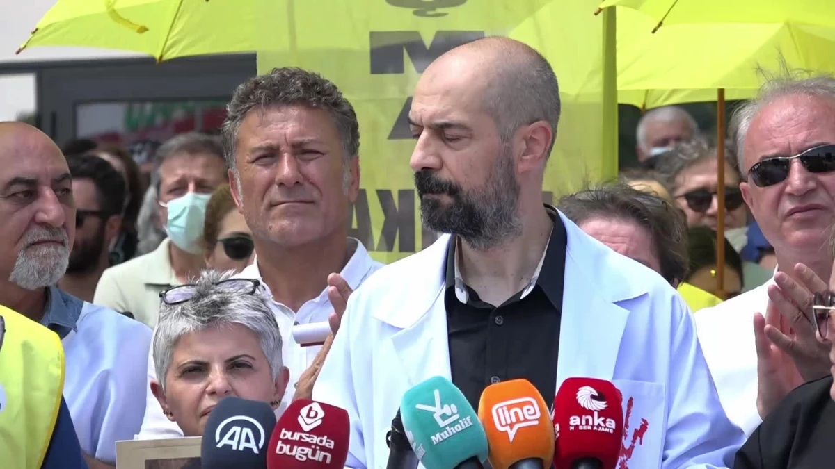 Bursa\'da Yüzlerce Hekimden Ortak Çağrı: Sağlık Bakanı İstifa