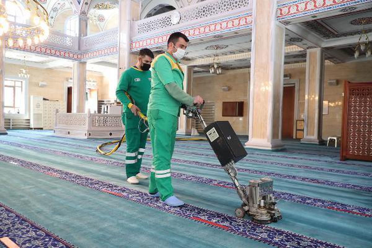 Zeytinburnu\'nda camiler ve sokaklar Kurban Bayramı\'na hazırlandı