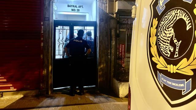 Fatih'te dehşet: Annesinin boğazını bıçakla kesti