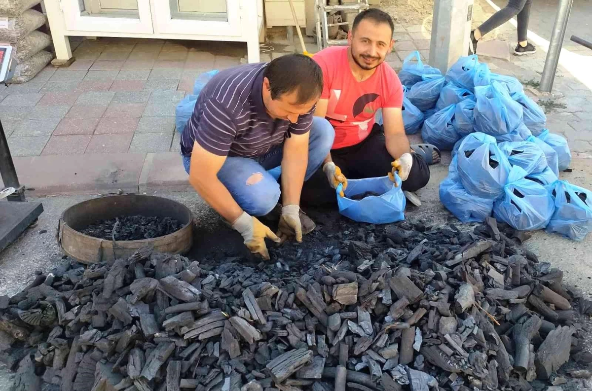 Hisarcık\'ta Kurban Bayramı yaklaştı, mangal kömürü satışları arttı
