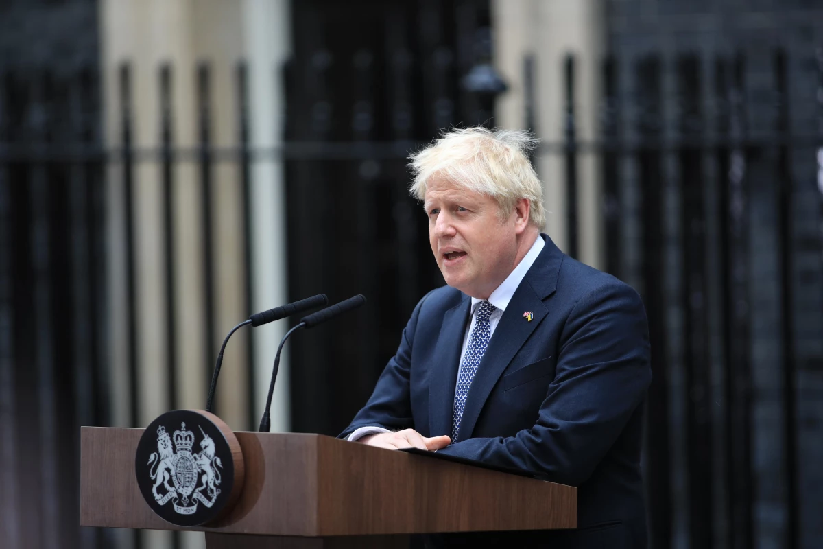 İngiltere Başbakanı Johnson partisinin liderliğinden istifasını açıkladı
