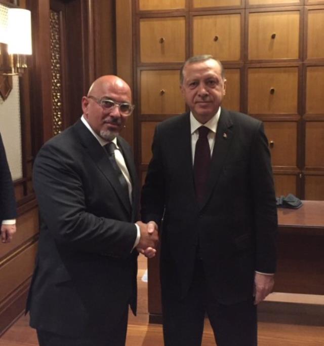 İngiltere'de Hint bakan gitti Kürt bakan geldi