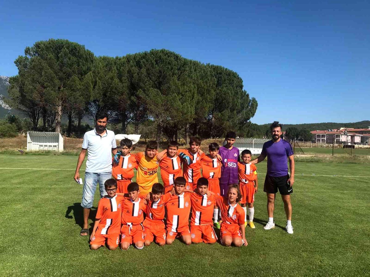 Köyceğizli minik futbolcular U-11 Ligi E Grubunda şampiyon oldu
