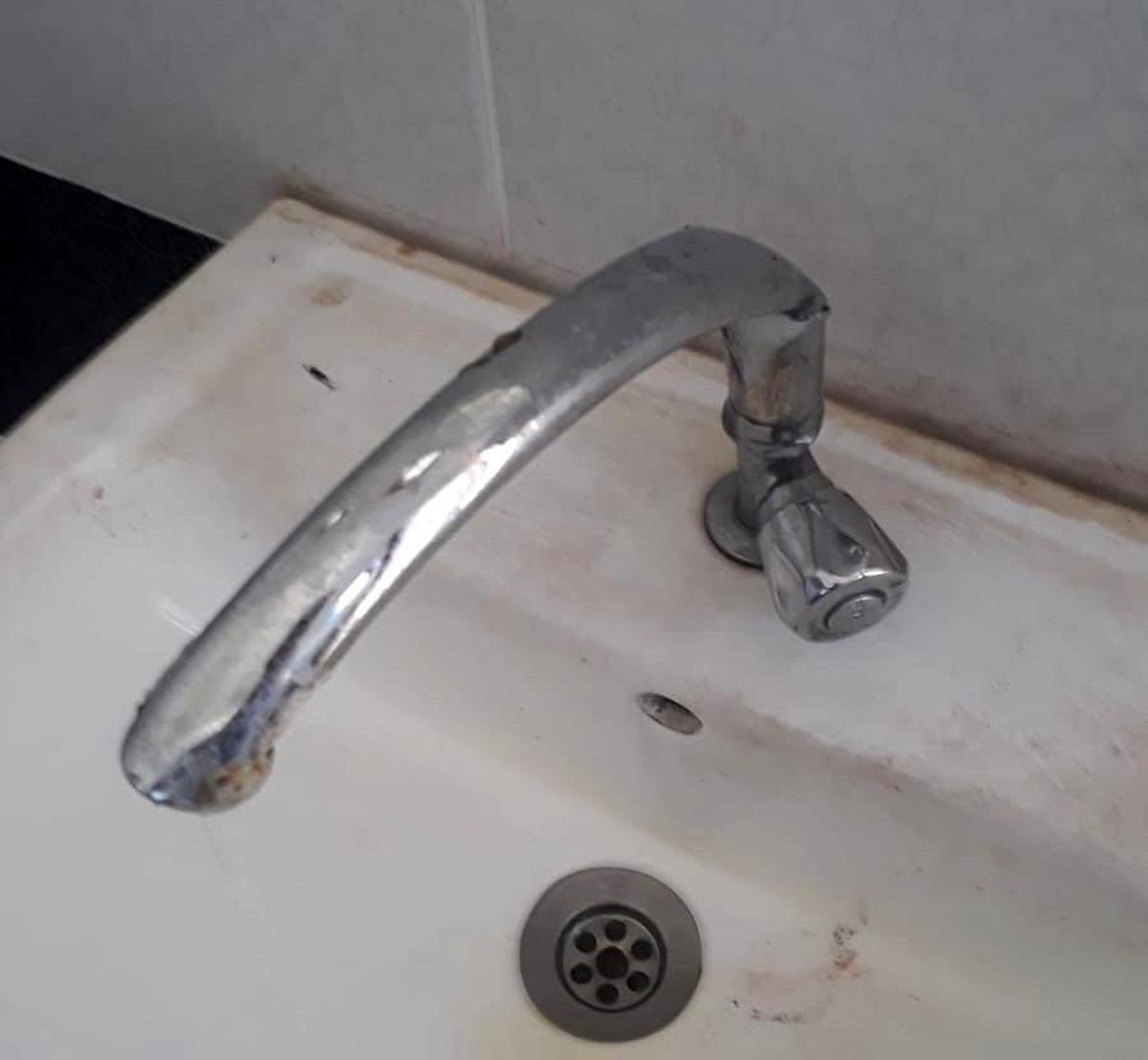 Mesire alanındaki tuvaletlere zarar verdiler