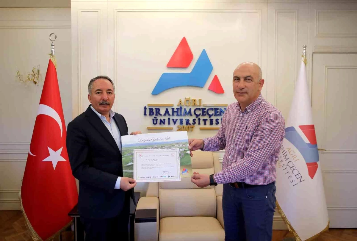 Prof. Dr. Karabulut\'a Türkiye Üniversite Sporları Federasyonu\'ndan teşekkür belgesi verildi