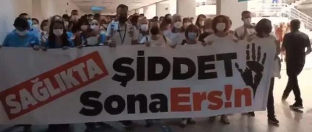 Sağlık çalışanları, doktor Ekrem Karakaya'nın öldürülmesi sonrasında birçok ilde protesto gösterisi düzenledi