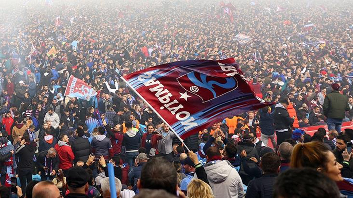 Son şampiyon Trabzonspor\'dan Fenerbahçe\'ye yıldız göndermesi!
