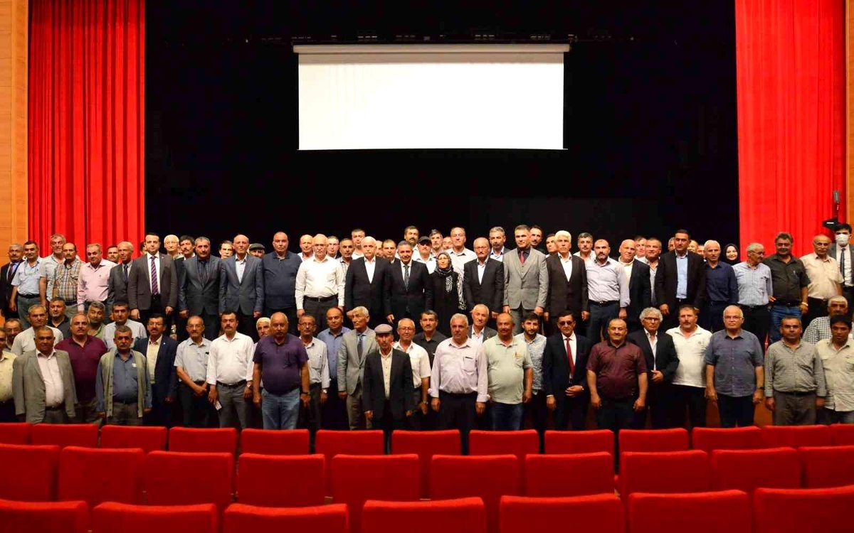 Kırşehir Valisi Buhara, muhtarlarla buluştu