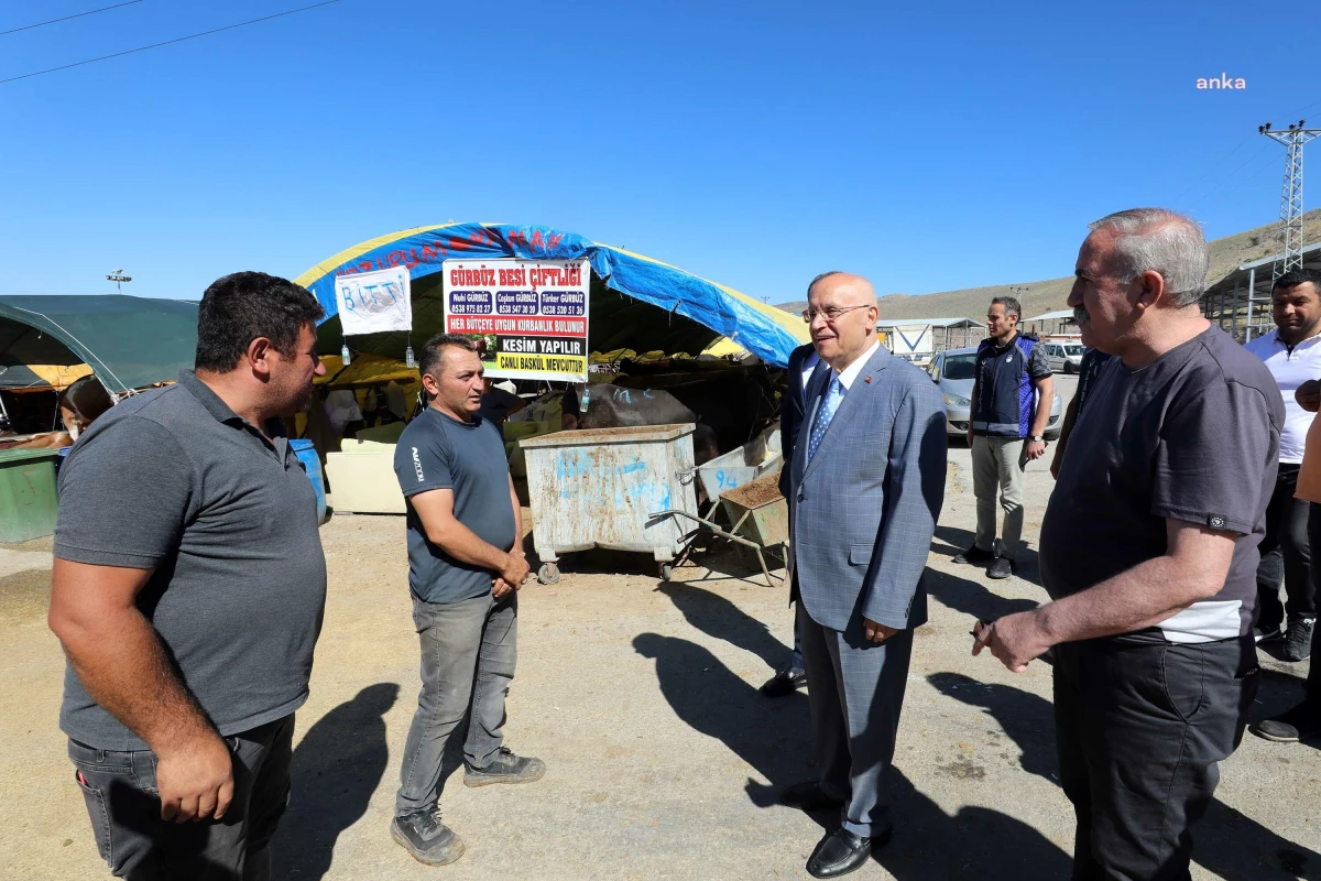 Yenimahalle Belediye Başkanı Yaşar, Kurban Satış ve Kesim Alanını Ziyaret Etti