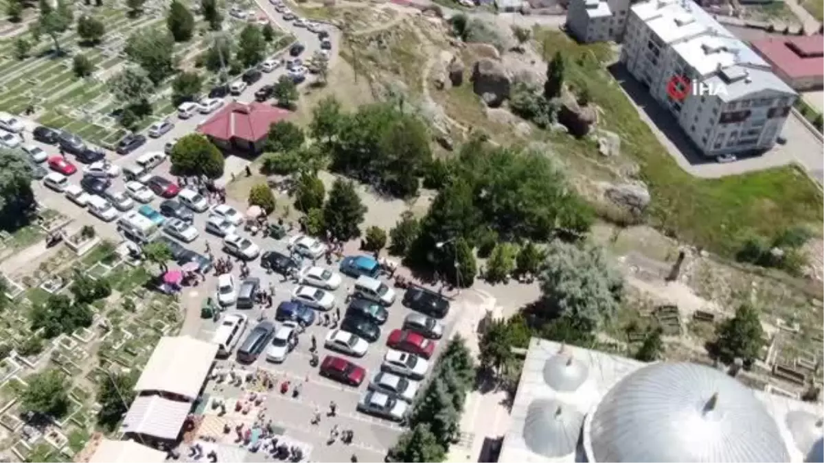 Abdulvahabi Gazi Camii\'nde arefe Cuması yoğunluğu