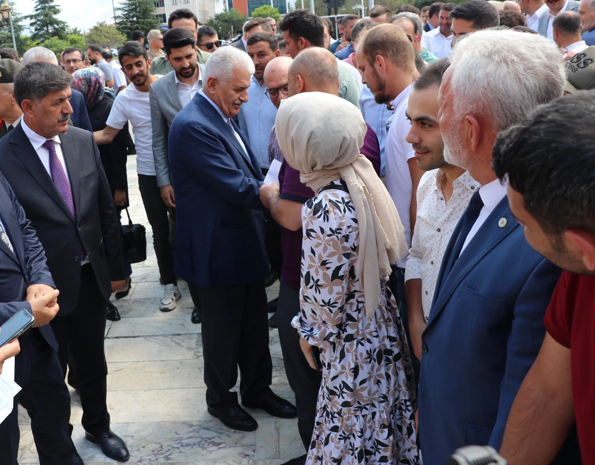 Binali Yıldırım memleketi Erzincan\'da bayramlaşma programına katıldı