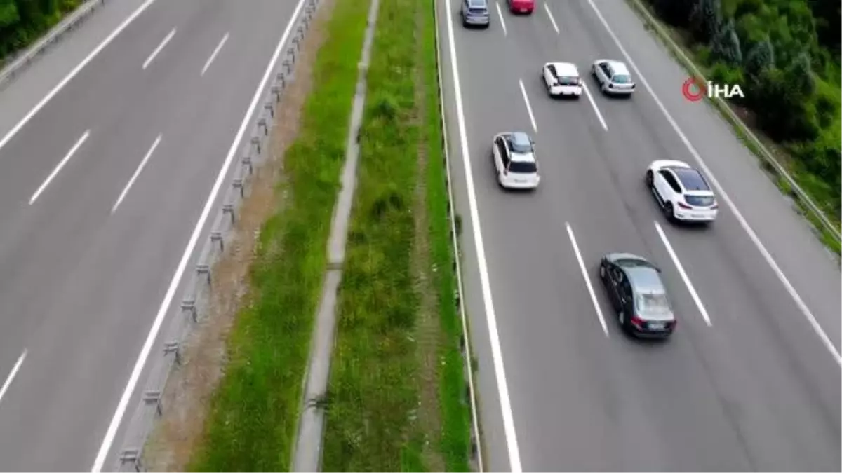 Anadolu Otoyolu\'nda tatilci yoğunluğu trafiği durma noktasına getirdi