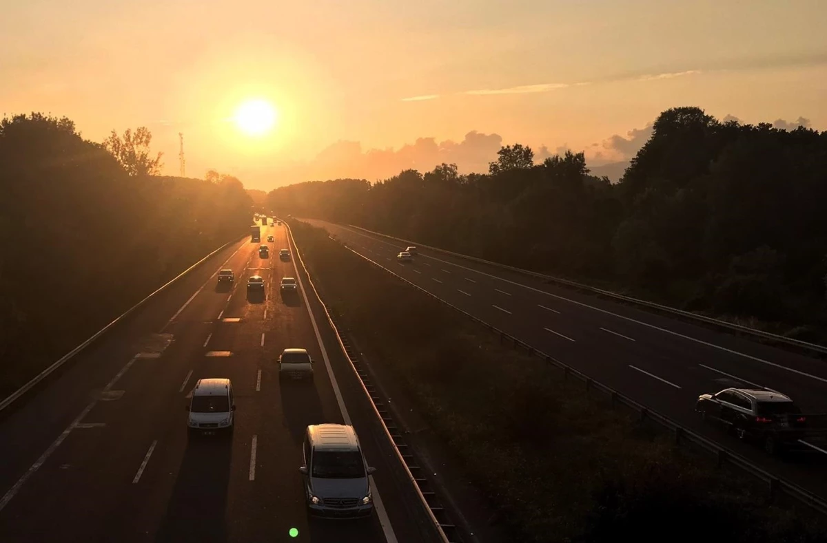 Anadolu Otoyolu\'nun Düzce ve Bolu kesiminde bayram trafiği sürüyor