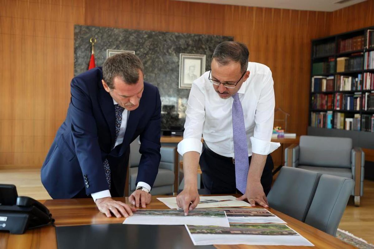 Bakan Kasapoğlu: "Polemik değil, eser üretiyoruz"