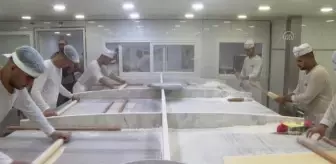 Baklavacılar bayrama hazır, tatlılar tezgahlarda yerini aldı