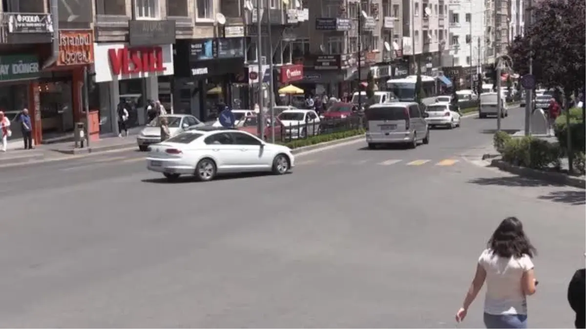 Bayram arifesinde çarşı pazarda yoğunluk yaşandı