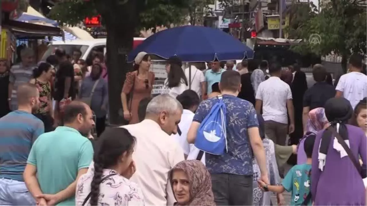 Çarşı ve pazarlarda arife hareketliliği