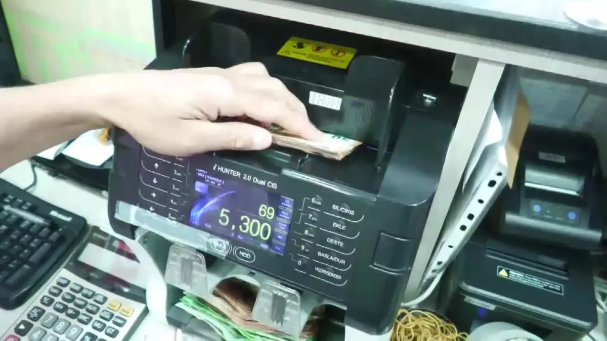 Dolar 17,32 Tl, Euro İse 17,60 TL\'den Haftayı Tamamladı