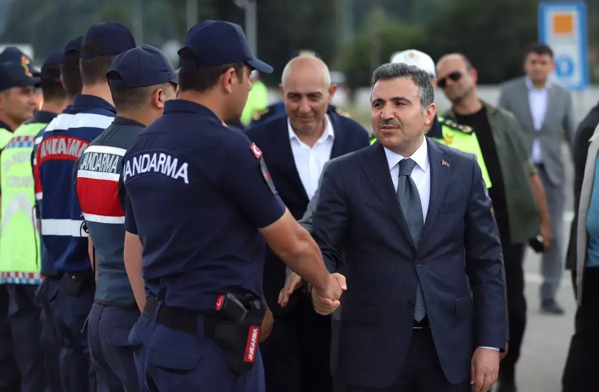 Düzce Valisi Atay, Bolu Dağı\'nda bayram trafiğini denetledi