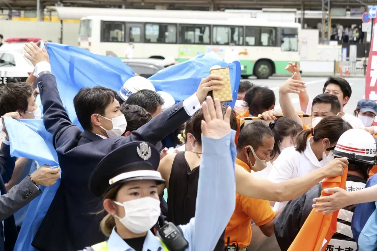 Eski Japonya Başbakanı Abe Şinzo, silahla vurularak yaralandı