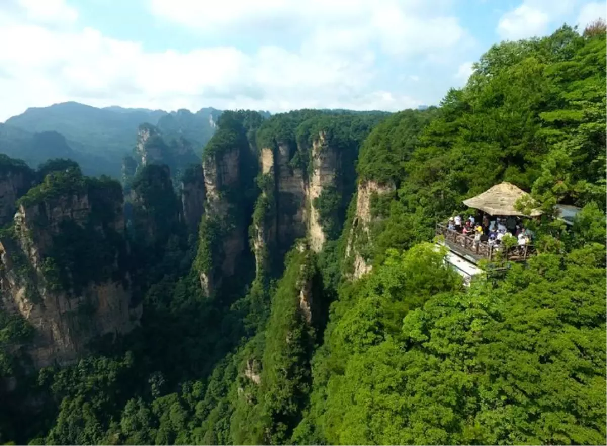 Fotoğraf: Zhangjiajie\'de Yaz Tatilinin Yaklaşmasıyla Birlikte Turizmi Destekleyecek Önlemler Alındı